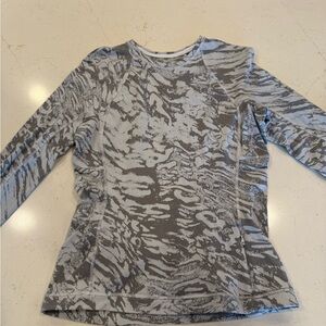 Lululemon size 6 top.